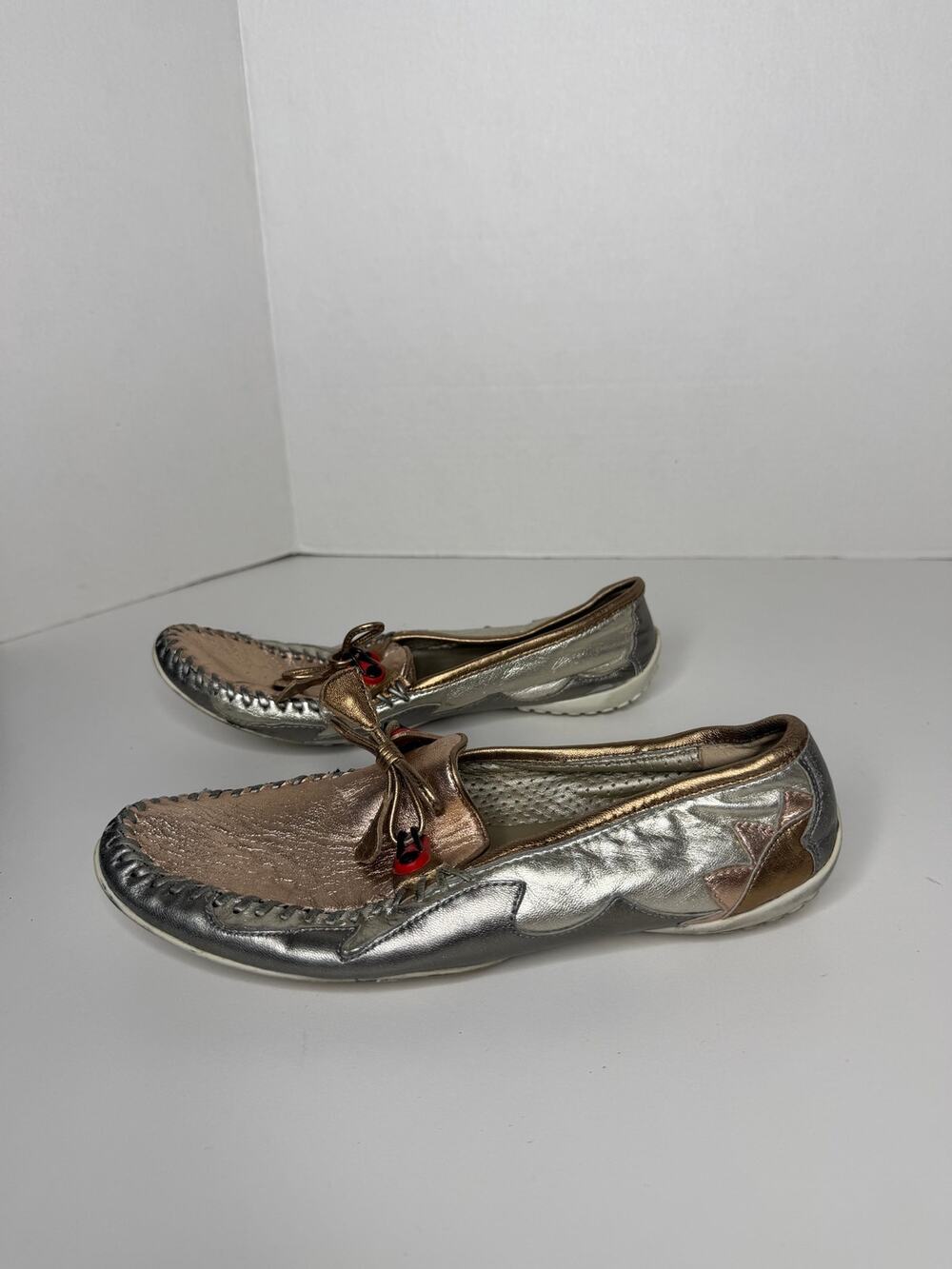 Robert Zur Women's Gold Metallic Moccasin Loafers with Bow Accent Size 7